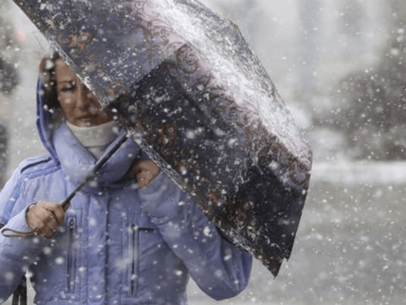 Яка погода чекає киян у середу: синоптики прогнозують мокрий сніг та дощ